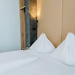 Rocket Velden Hotell 3*