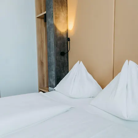 Rocket Velden Hotel 3*